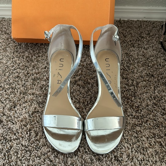 Unisa shiny silver heels - Picture 2 of 5